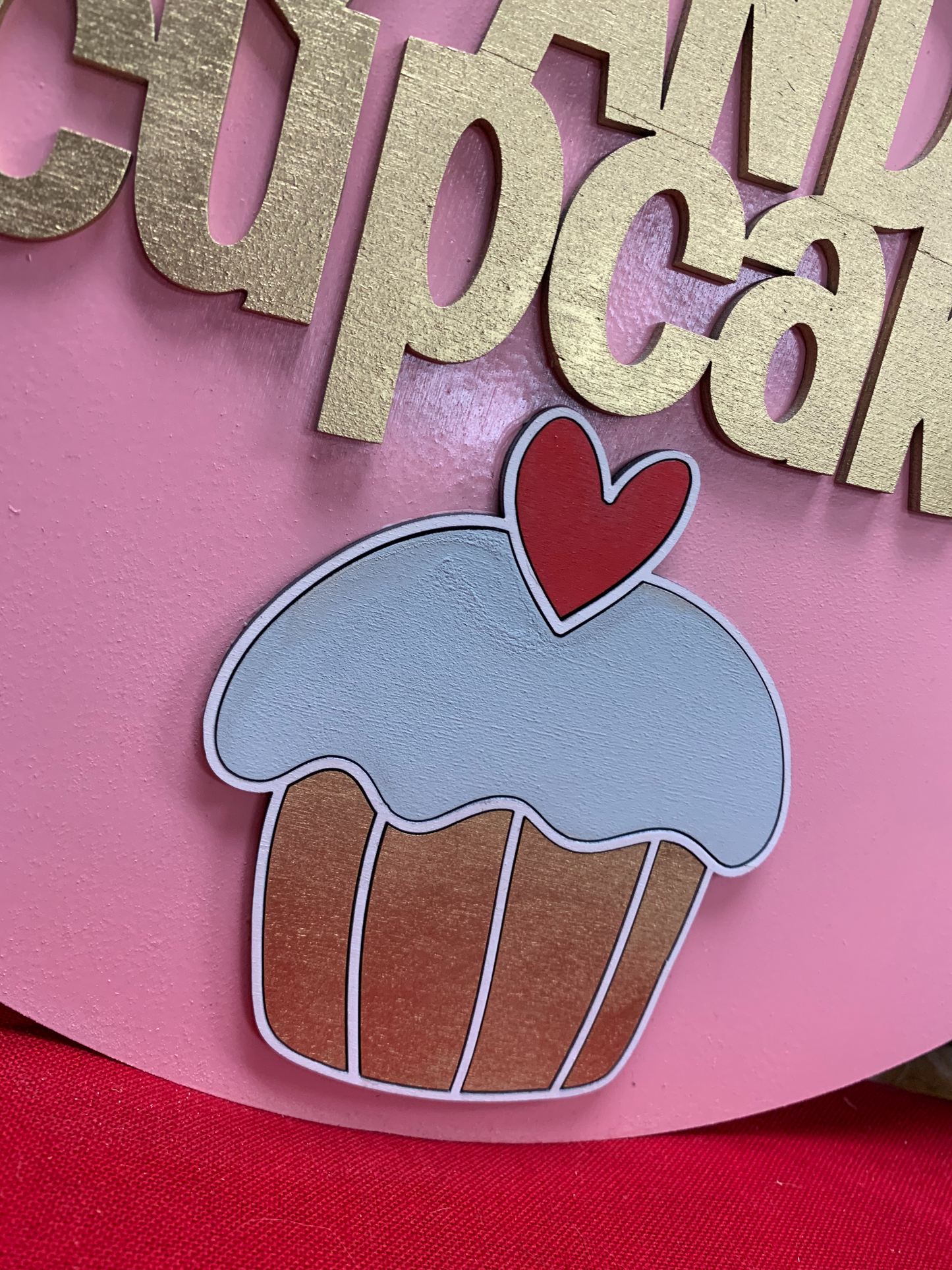 Love & Cupcakes 15" Round Valentine Sign